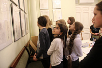Выставка учащихся в каминном зале школы